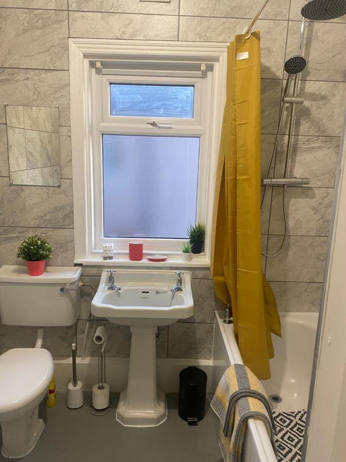 1 Bedroom Spacious Apartment Lytham St Annes Bagian luar foto